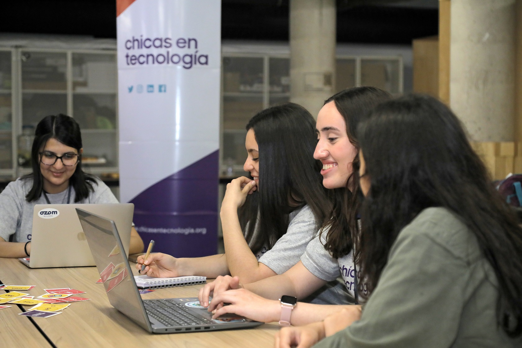 Chicas en tecnología lanza “potencia tu futuro”, un plan de becas en programación para jóvenes con el apoyo de Disney
