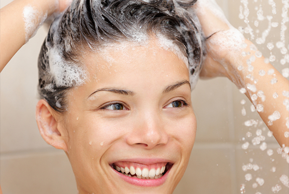 ¿El vinagre de manzana elimina la caspa? Experta revela los mitos y verdades sobre el cuidado del cabello que son tendencia en&nbsp;TikTok