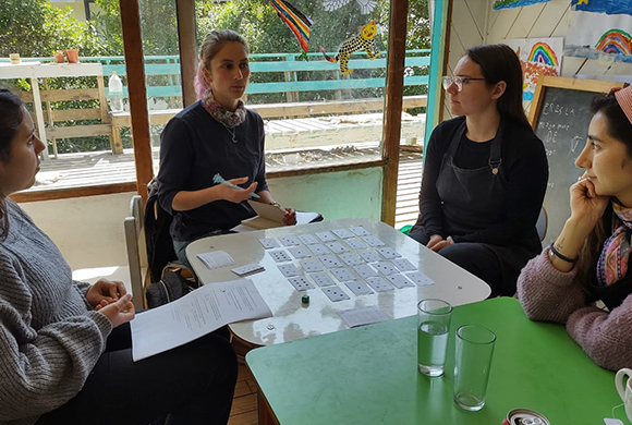 Con novedoso juego de mesa buscan potenciar la enseñanza de las ciencias a escolares