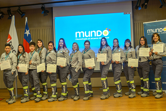 La Pintana y Cerro Navia ya tienen la primera cuadrilla de Técnicas Femeninas certificadas por MUNDO Telecomunicaciones