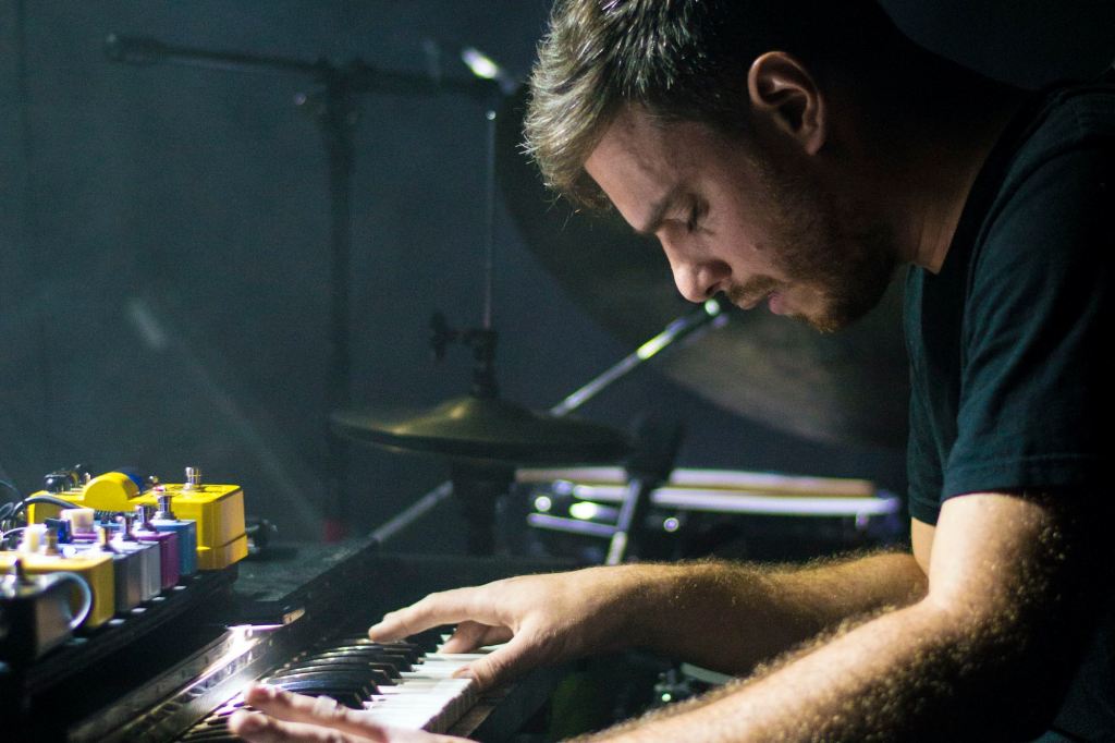 Proyecto escénico de Joel Inzunza lanza poemario y soundtrack de la obra de danza&nbsp;Morpho