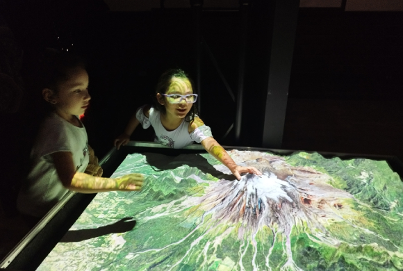 Con videojuegos y simulación de erupciones, científicos de la UFRO recrean lo que significa vivir cerca del volcán&nbsp;Villarrica.