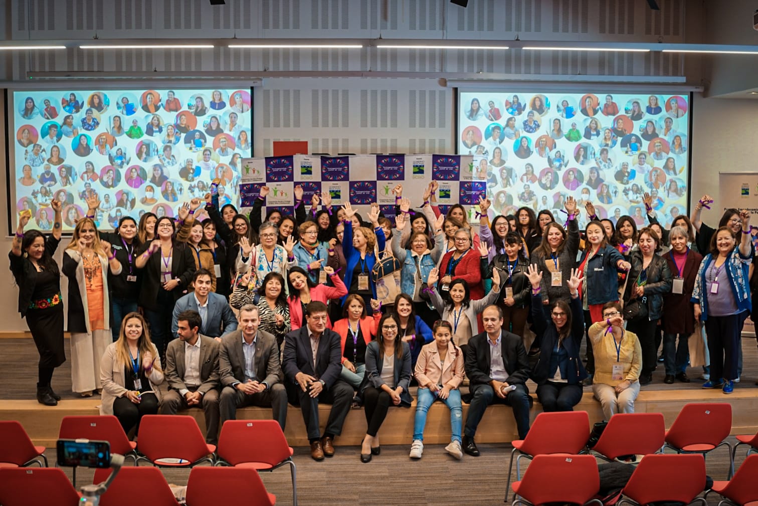 Invitan a postular a «Escuela de Formación para Lideresas».