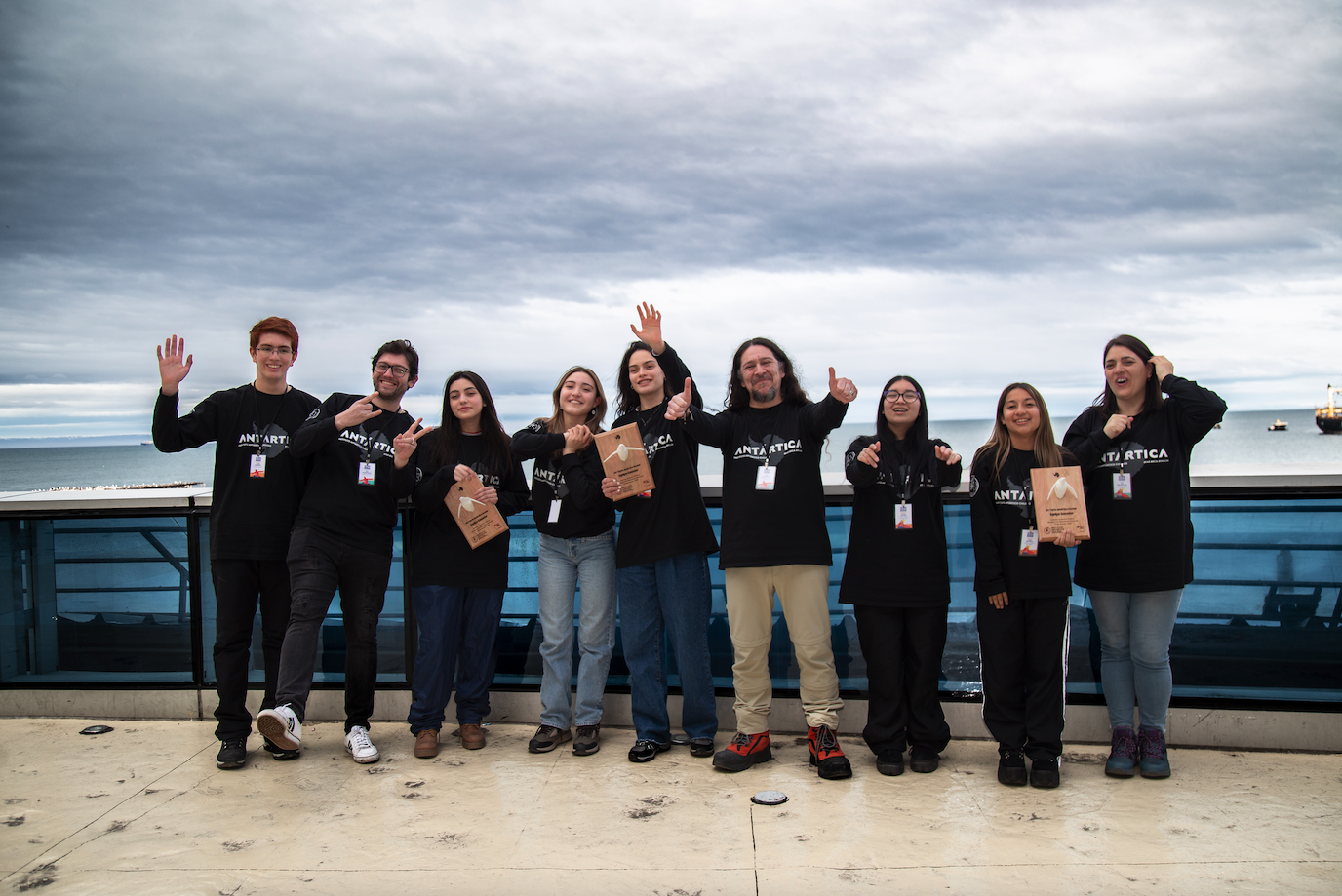 Jóvenes de Puerto Montt, Talca y Rancagua cumplirán su sueño y viajarán a la Antártica como ganadores de la FAE XX.