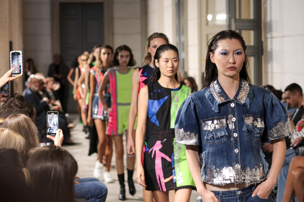 Diseñadora talquina María Pía Cornejo marca un hito en la Semana de la Moda en&nbsp;Milán.