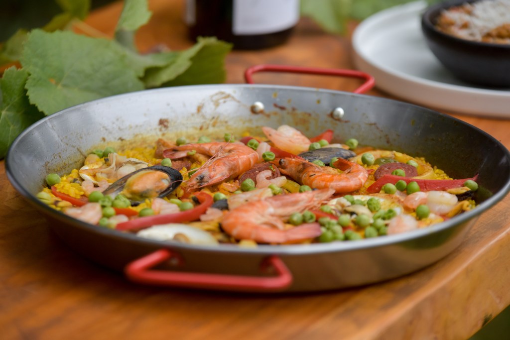 Vinos costeros premium y maridajes de reconocidos chefs y cocineros locales, son parte de la 4º versión de Fiesta de la Vendimia del Valle de San Antonio 2024.