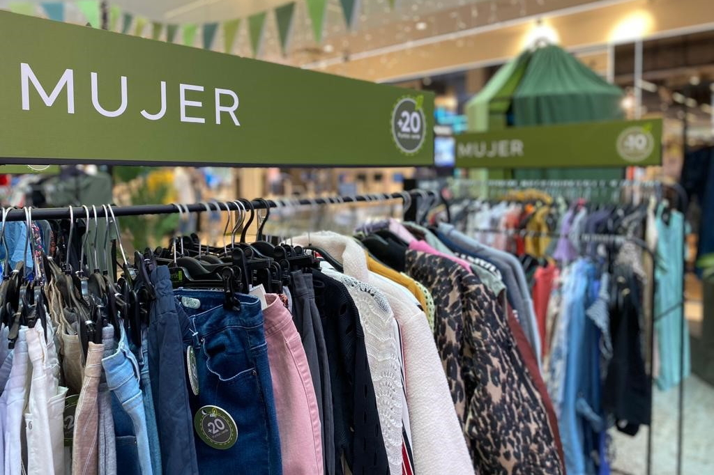¿Buscas un lugar donde llevar ropa para reciclar? Falabella vuelva con su Feria Trueque