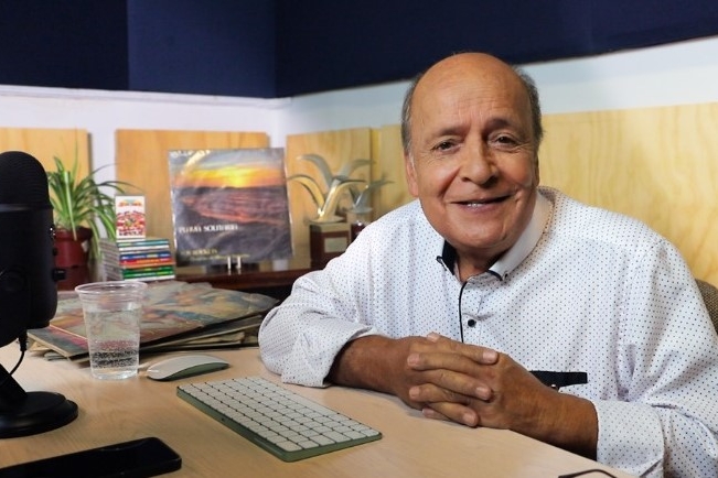 El maestro Horacio Saavedra revive el Festival de Viña de antaño en un nuevo espacio de música para Personas Mayores