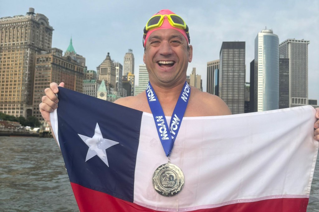 Francisco Javier Aguirre va por su segundo desafío y nadará sin traje de neopreno 32,5 kms en el Canal de Catalina en&nbsp;EE.UU.