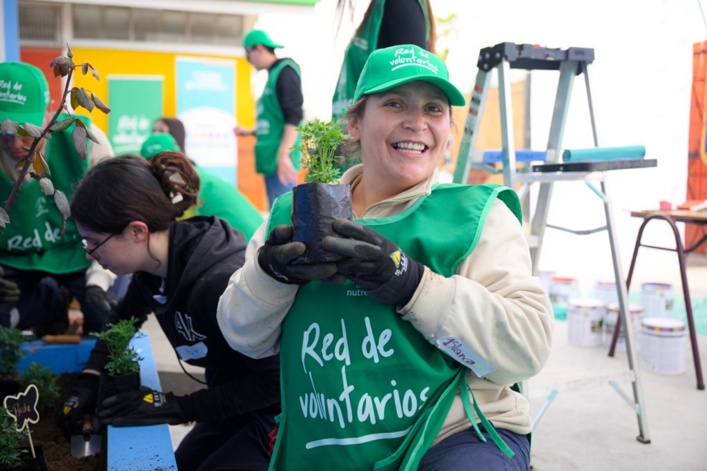 Trabajadores de Tresmontes Lucchetti comparten con vecinos de Casablanca en nueva jornada de voluntariado