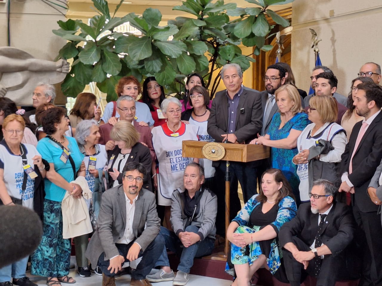 Senado aprueba reparación deuda histórica profesores